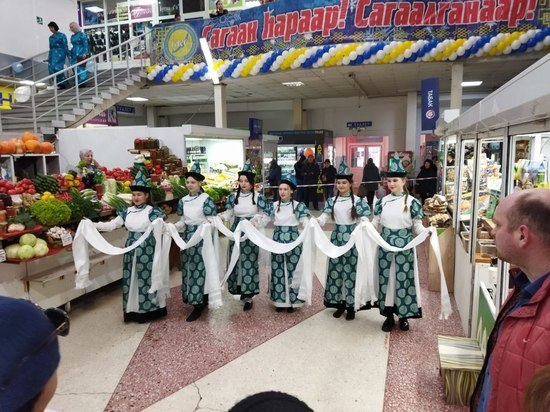В Улан-Удэ проходит ярмарка «Белый месяц-2023»
