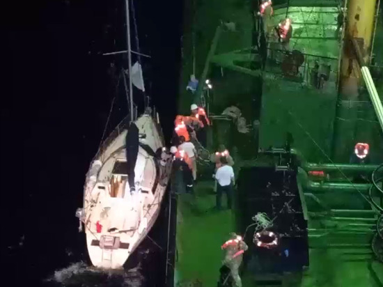 Российский танкер доставил в ЮАР спасенного в Атлантическом океане француза