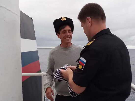 Родители спасенного в океане француза поблагодарили Минобороны РФ и экипаж танкера "Кама"