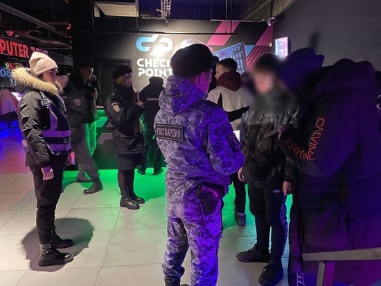 Силовики проверили места массового скопления подростков в Екатеринбурге