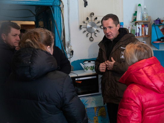 Губернатор проинспектировал бывшие общежития Белгорода, которые обновят в этом году