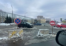 Горожане его назвали «памятником неубранному автомобилю»