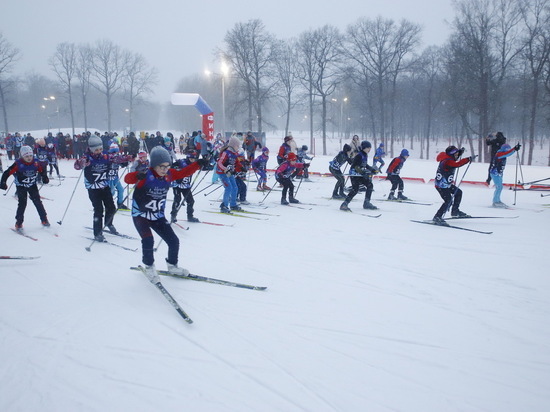 Более 600 любителей здорового образа жизни стартовали в ночной лыжной гонке «Веденино»