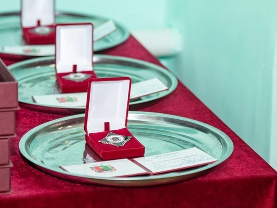 Жителей Дебальцево наградили почетными знаками отличия