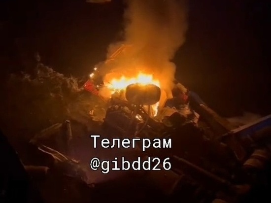 На Ставрополье грузовик вылетел с моста и загорелся