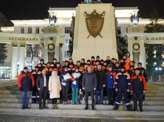 Спасателей-добровольцев, вернувшихся из Турции, встретили на Советской площади