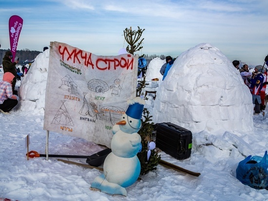 Город эскимосов из снега построили на берегу Обского моря в Новосибирске