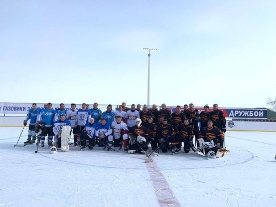 Мэр Уфы принял участие в товарищеском хоккейном матче