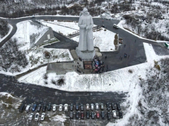 Мурманские чиновники возложат цветы к мемориалу Защитникам Советского Заполярья