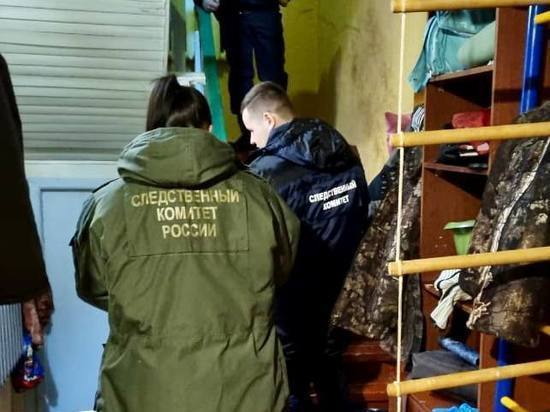 В посёлке в Саратовской области нашли тело мужчины с ножевым ранением