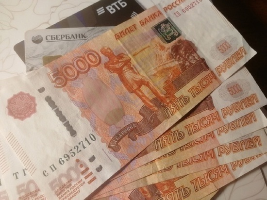 Жительница Муравленко установила подозрительное приложение и стала обладательницей долга в банке