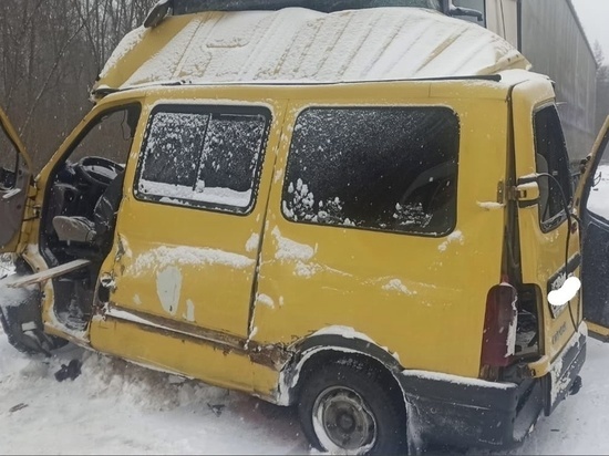 На трассе М-9 в Тверской области серьезная авария: погибла семейная пара