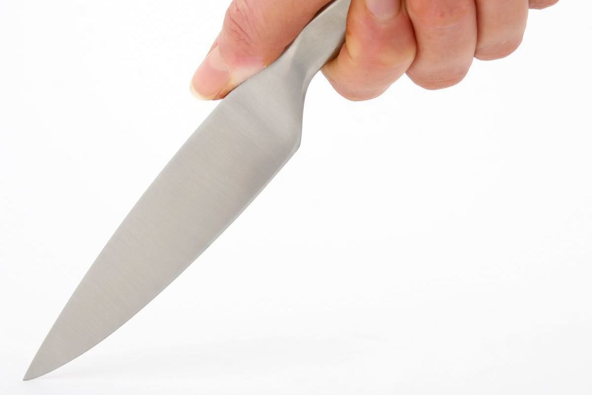 Можно ли резать ножом волосы