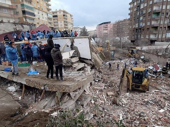В Турции число погибших при землетрясениях превысило 41 тысячу
