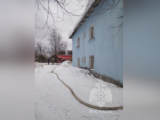 В деревне Бурга Маловишерского района из горящего дома эвакуировали 11 человек