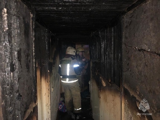 В Екатеринбурге произошел пожар в девятиэтажке на Сулимова