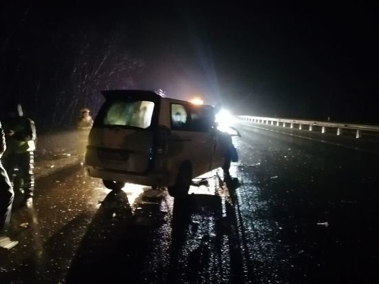 Восемь человек пострадали в ДТП с легковушкой и грузовиком в районе Горячего Ключа