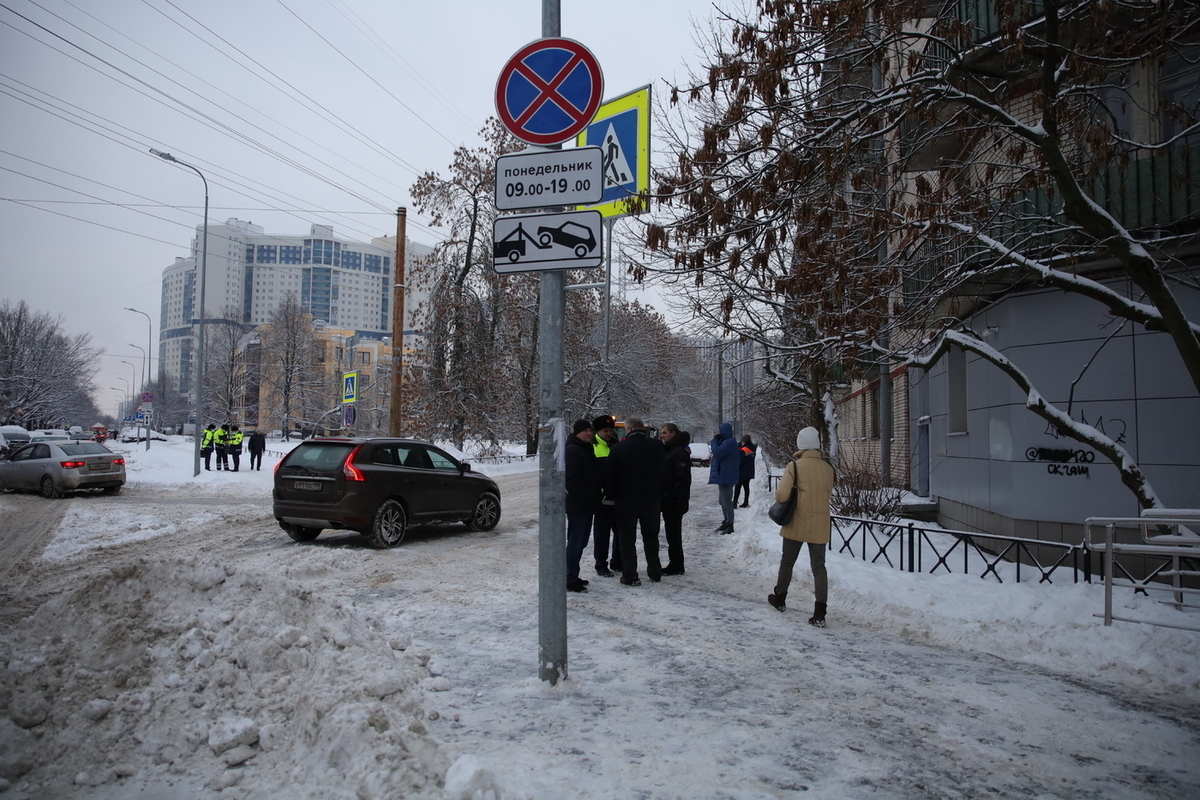 В Мурманске шлагбаумом перекрыли единственную дорогу к жилым домам - МК  Мурманск