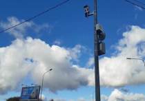Передвижные камеры, отслеживающие превышение скорости петербургскими водителями, будут фиксировать нарушения на дорогах в 17 районах города с 20 по 28 февраля. Об этом автомобилистов предупредили в пресс-службе комитета по информатизации и связи.