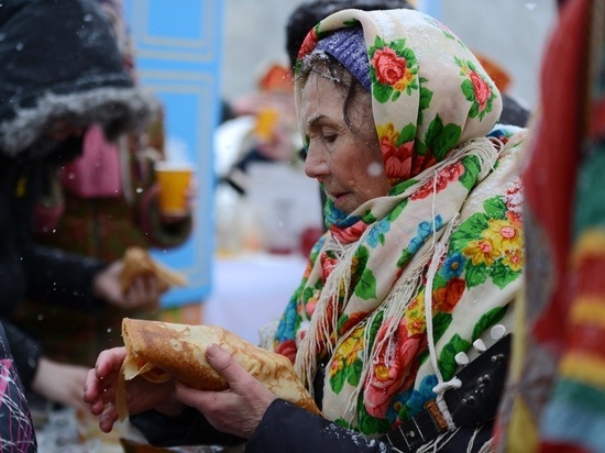 Главный свердловский диетолог советует не есть больше трех блинов в день