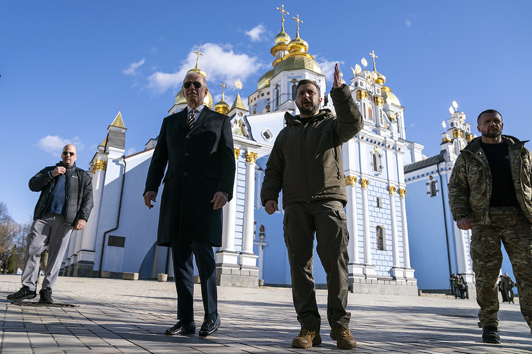 Мимика Зеленского при визите Байдена в Киев: впал в экстаз