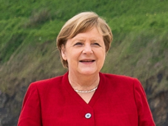 Меркель призналась, что Польша и Греция постоянно требуют репараций от Германии