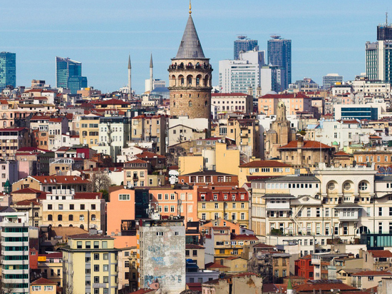 Побережье теперь переполнено беженцами, а в Стамбуле цены упали в пол