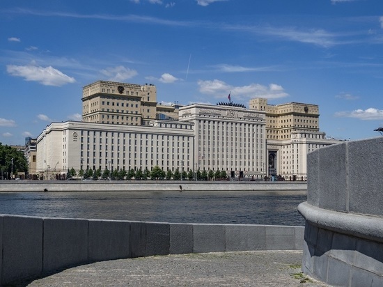 Шойгу вручил погоны генерал-полковника Мурадову и Никифорову