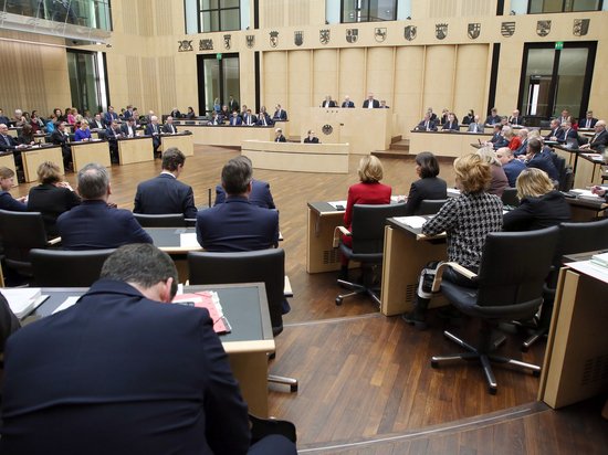 В Бундестаге считают, что правительство  ФРГ замалчивает расходы на помощь  Украине