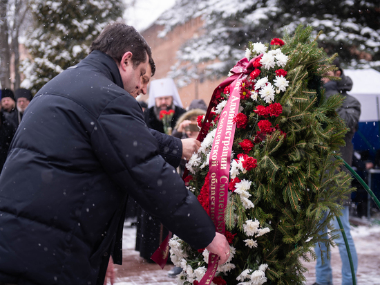 В Смоленском сквере памяти героев состоялся митинг ко Дню защитника Отечества