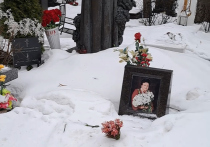 Могила Людмилы Зыкиной на Новодевичьем кладбище находится в удручающем состоянии