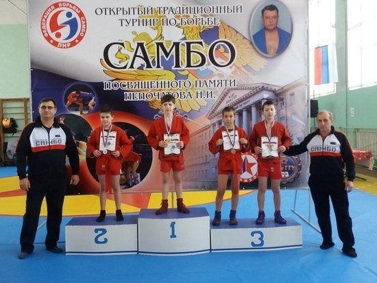 В Алчевске прошел открытый турнир по самбо