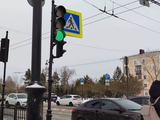 В Омске предлагают установить светофор на развязке рядом с Ленинградским мостом