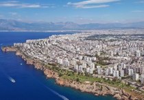 Новые землетрясения в юго-восточной части Турции ощутили в курортной Анталье, однако на отдыхе российских туристов это не сказалось, сообщают в губернаторстве провинции