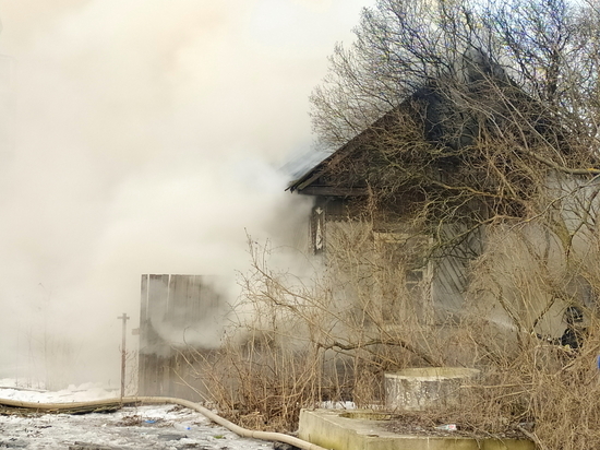 Трое взрослых и ребенок погибли при пожаре в российском регионе