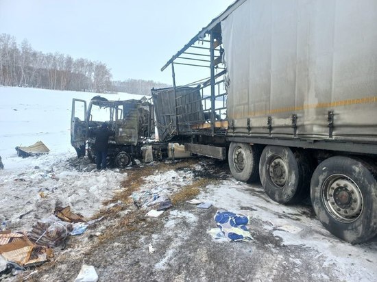 В аварии с грузовиками в Омской области погиб один человек