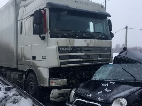 Дети уцелели в ДТП с фурой на трассе М-5 в Челябинской области