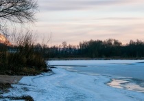 Возле острова Недоразумения в Охотском море местные жители обнаружили тело мужчины, вмерзшее в лед