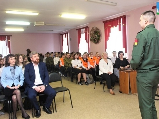 Участники СВО пришли на «Уроки мужества» в 2 школы Орла