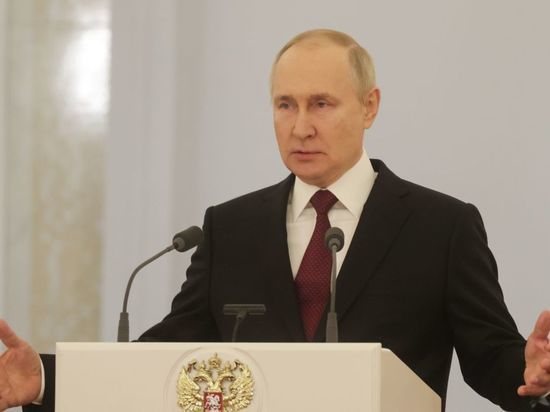  Путин: все то время, когда пылал Донбасс, Запад играл "краплеными картами"