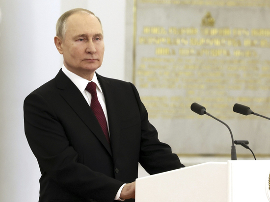 Путин предложил выплачивать маткапитал жителям новых регионов