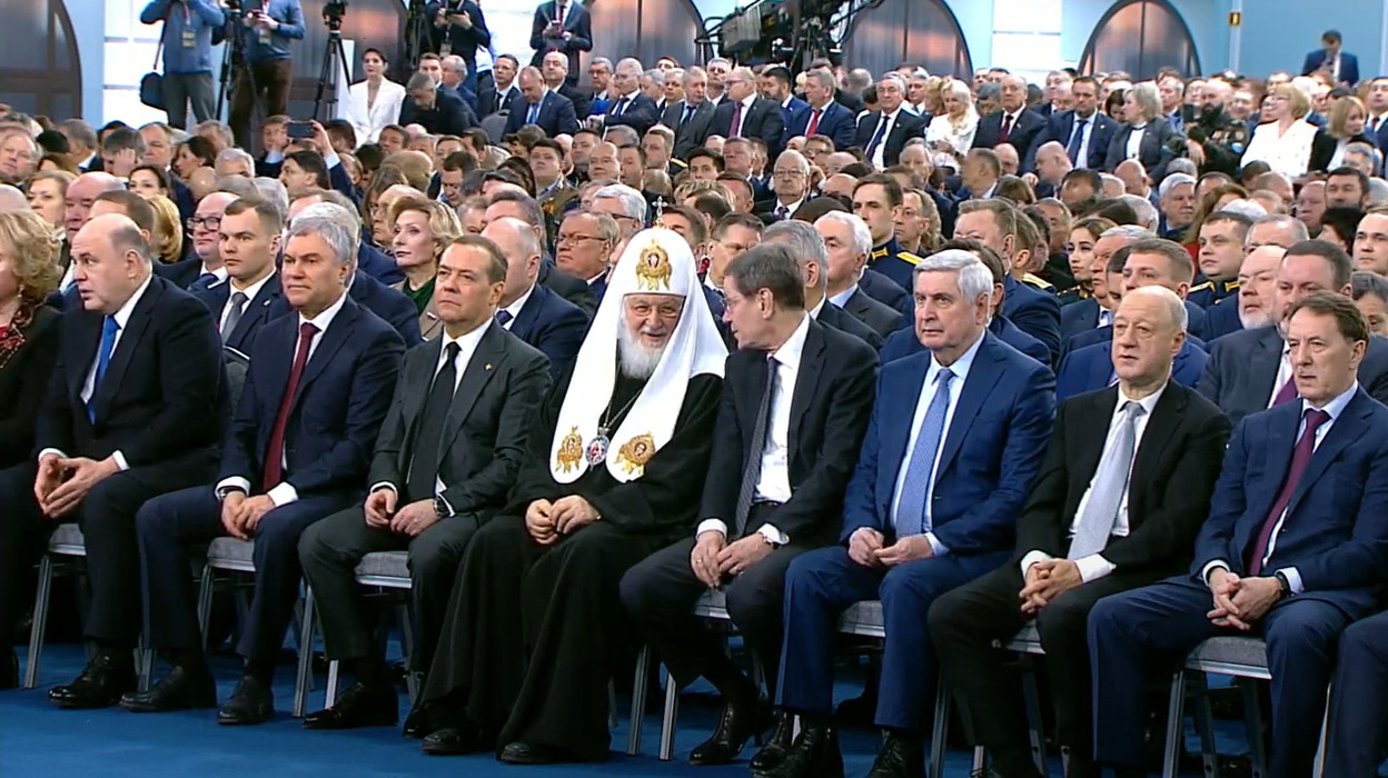 Слушают Путина: лица Медведева, Шойгу, Сечина и других на послании президента