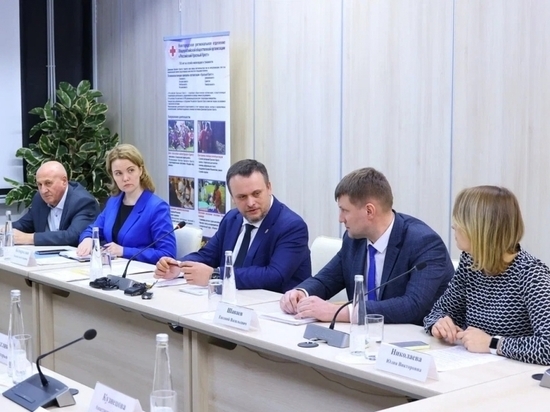 Андрей Никитин встретился с руководителями организаций, получивших президентские гранты