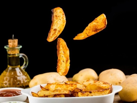 Жареный картофель всегда будет румяным и хрустящим: 3 секрета идеального блюда