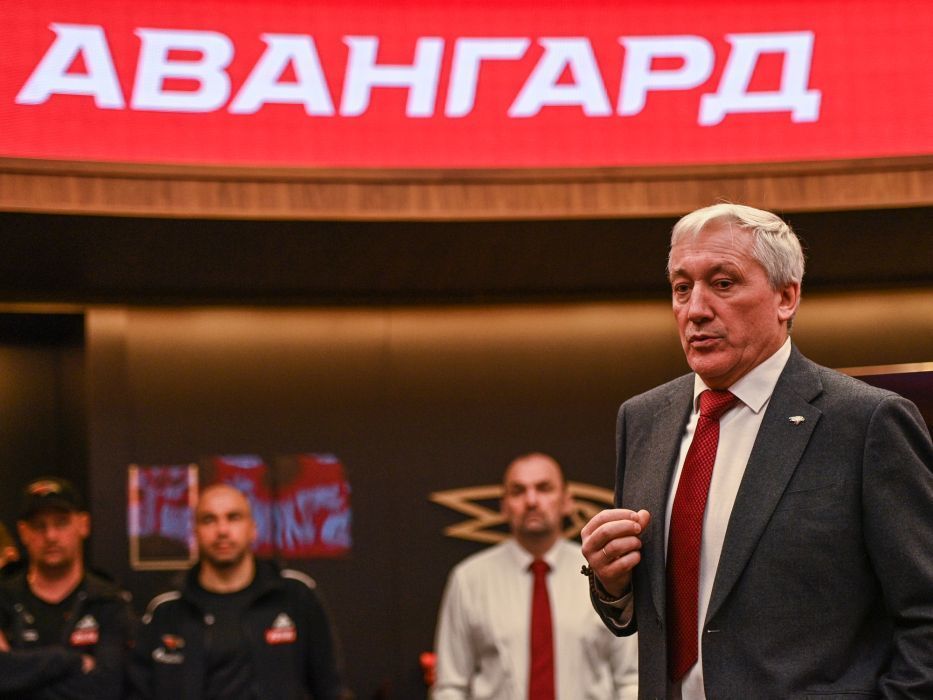 Барыс Авангард тренер