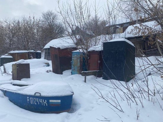 Прокуратура требует очистить берег Волги в городе Чувашии от металлических шкафов