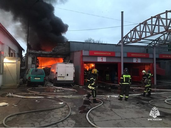 Калининградские спасатели потушили пожар на улице  Александра Невского