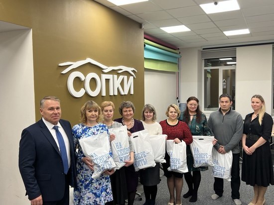 В Мурманской области наградили 250 победителей конкурса «Окно в Новый год»