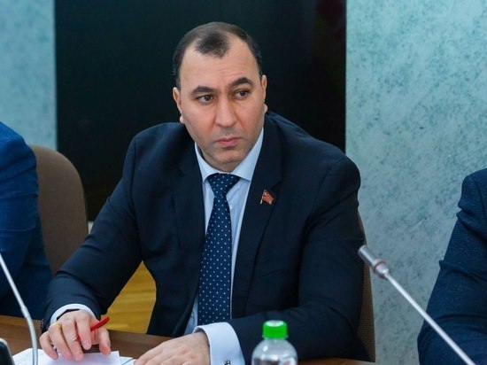 Осуждённый за взятку челябинский депутат лишился мандата