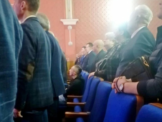 Депутат в Малоярославце отказался встать во время гимна России на отчете главы